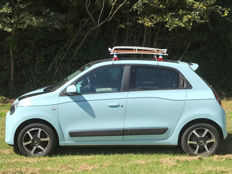 セザムテック製Runault Twingo　ルーフラック　トリコロール